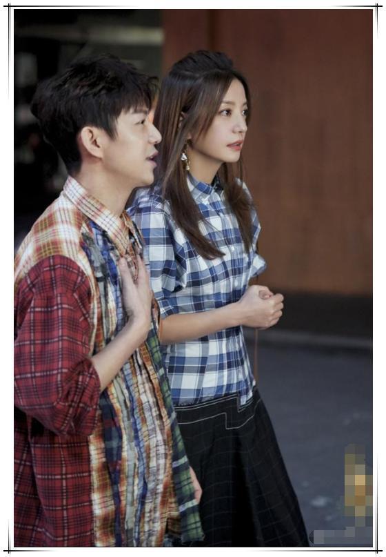 当42岁赵薇撞上33岁戚薇,终于明白原来少女感与年龄不成正比