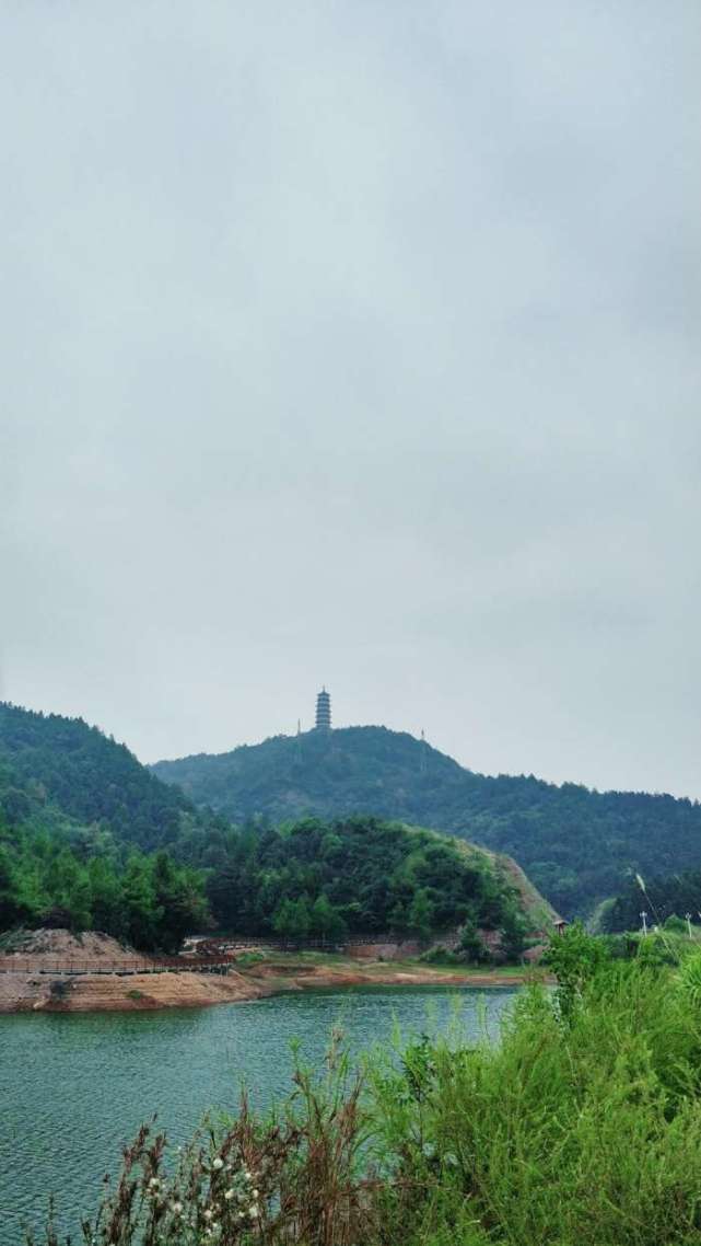 江西省撫州市東鄉區佛嶺公園-一溜煙的功夫四人團隊完成抖音視頻