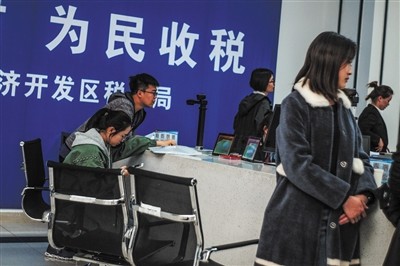 注册经济之城霍尔果斯迅速扩张过冬:暂停两项