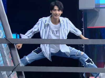 罗云熙上节目真是太皮了,但还是被他"一字马"的动作给萌到了