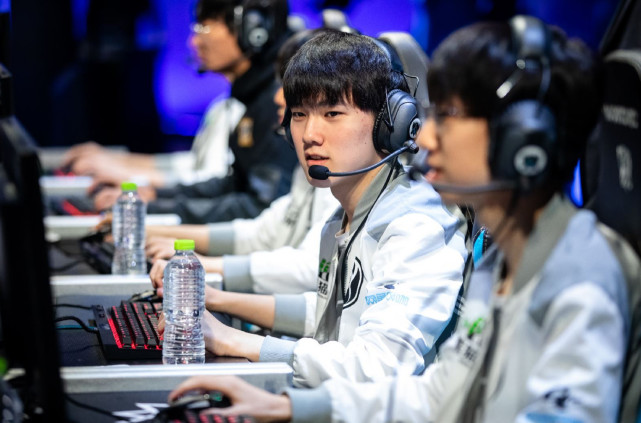 s8排行榜_S8冠军下路组合排位撞车,熟悉的配方熟悉的味道