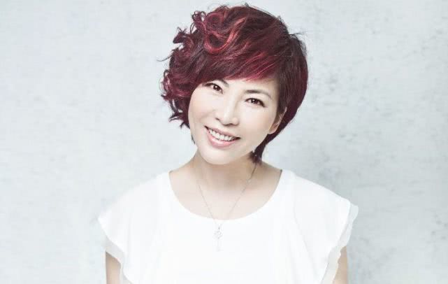 江苏广播 回应称,网传"邓煌过生日当晚花费600万做灯光秀"不属实