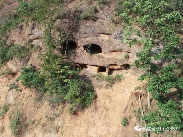 紅層與丹霞地貌08蠟燭山崖墓石窟以及旁邊的紅巖寺陝西安康市漢陰縣