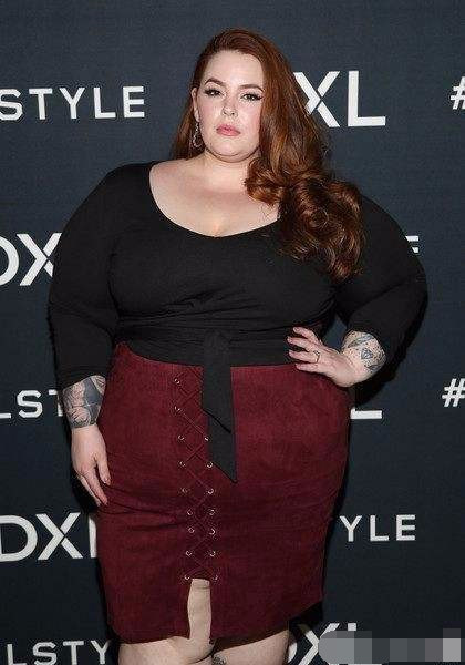 "最胖超模"泰斯·霍丽迪,高1.64米重230斤,你能欣赏吗