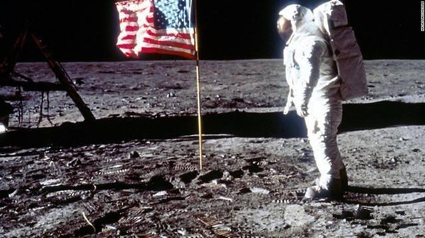 尼尔·阿姆斯壮,第一个踏上月球的人,为何
