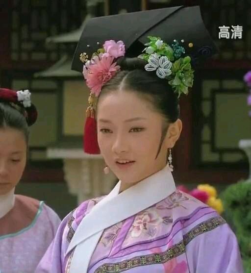 刚出道时的郭萱没有什么背景,接的戏都是十分边缘的小角色,后来因为