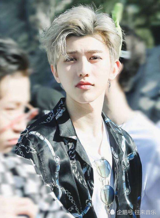 鹿晗和蔡徐坤的人气到底谁高?糖画阿姨说出这