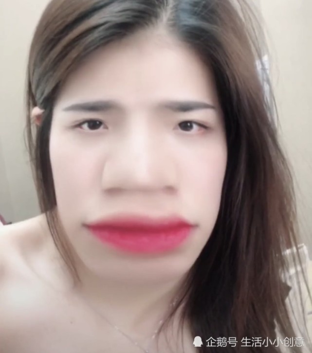 更多的是有特色的人,就像下面这位小姐姐,一个香肠嘴火遍抖音