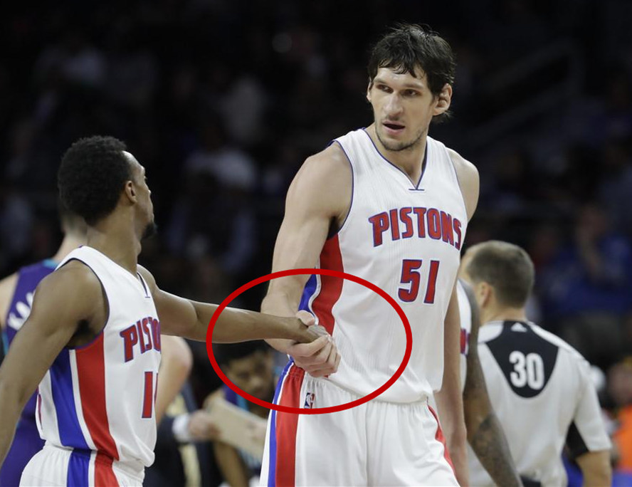 博班的手到底有多大,看看这些照片就知道了,就像大人和小孩一样