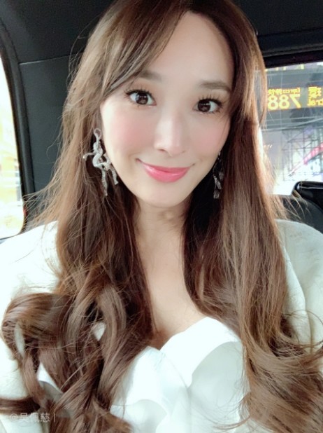 吴佩慈分享爱犬旧照,坦言想念狗狗,为表爱意更将儿子与狗同名