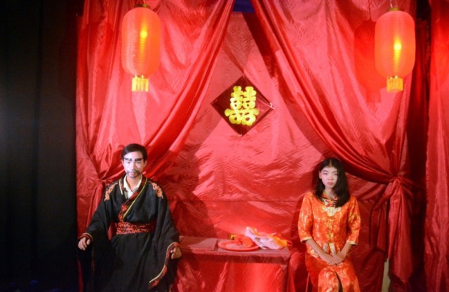 东莞隐贤山庄惊悚活动:与"女鬼"结婚拜堂,你敢玩吗?