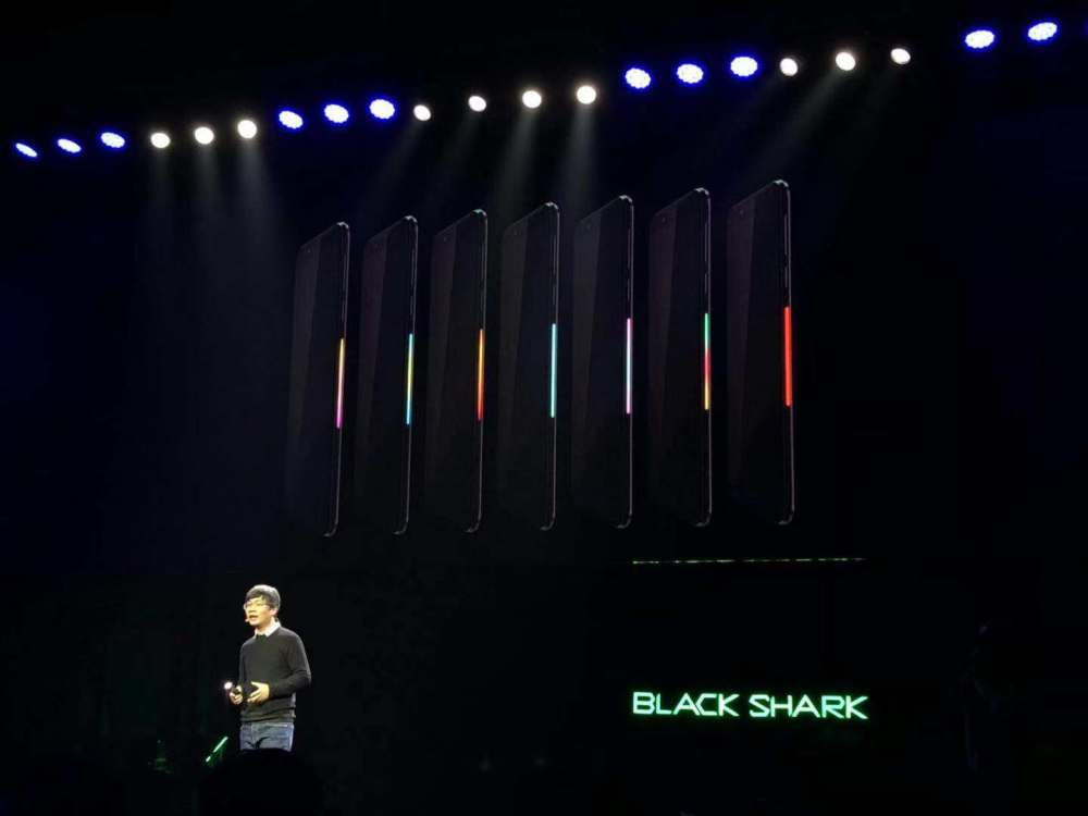 黑鲨游戏手机Helo发布:散热外设升级 售价319