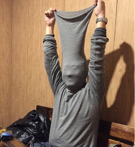 3.我前任,一个奇葩男,去理发店用药水把腋下的毛拉直了.