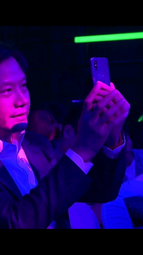 传小米MIX3将推未来版 搭载屏下指纹拍照超越