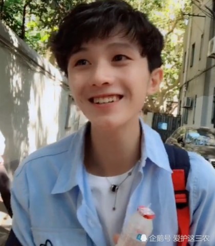 抖音小正太清唱《爱你》,超级甜!网友:大型醉奶