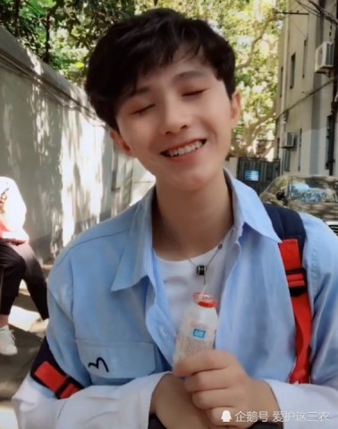 抖音小正太清唱《爱你》,超级甜!网友:大型醉奶