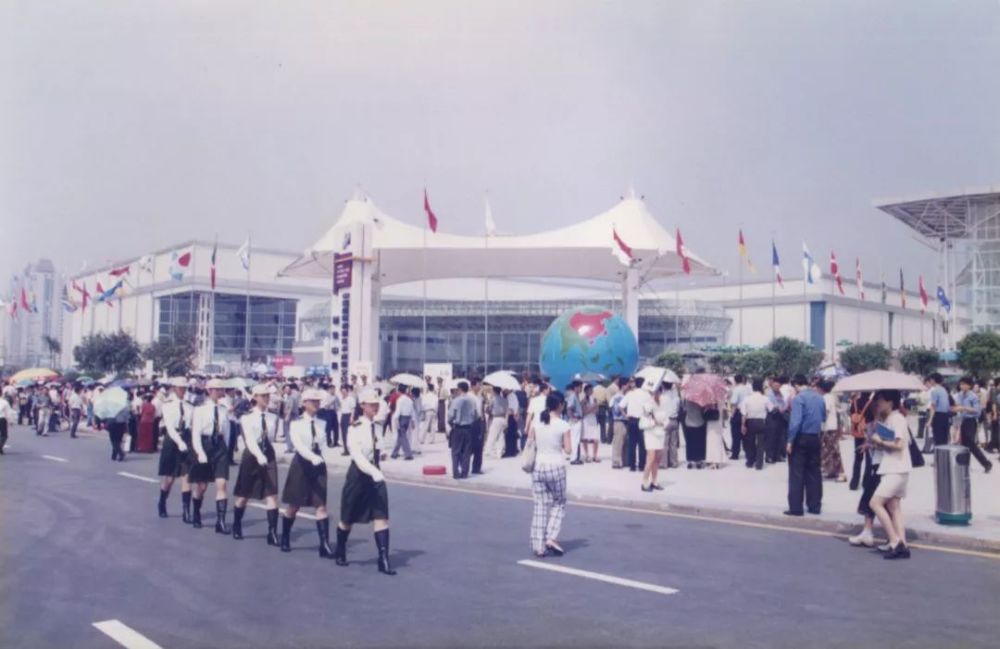 改革开放40年,我们共同见证深圳的交通变化!