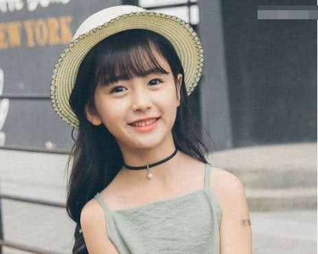 9岁网红裴佳欣化妆早熟,学习时间都没有,当她卸妆后网友们傻眼