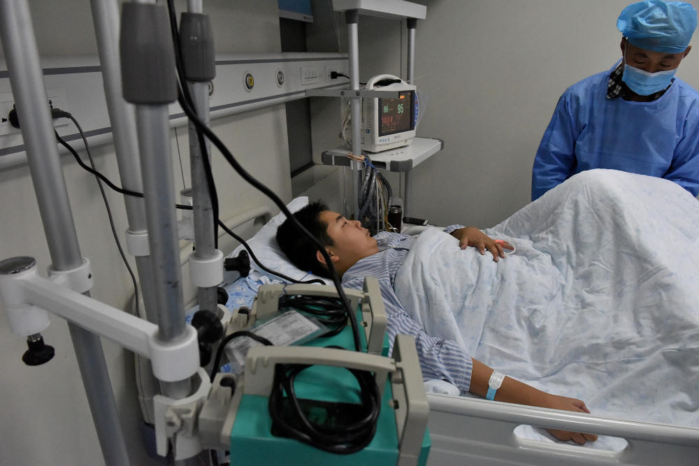 12岁少年患罕见病医院3年找不出治疗方案 全身