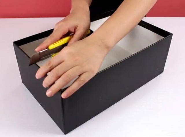 空鞋盒真是个宝,切一刀挂在墙上,美观又实用,看