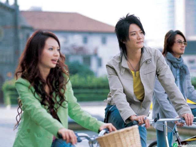 飞儿乐队解散,主唱被踢出乐团6字回复情商高,网友:只记得主唱