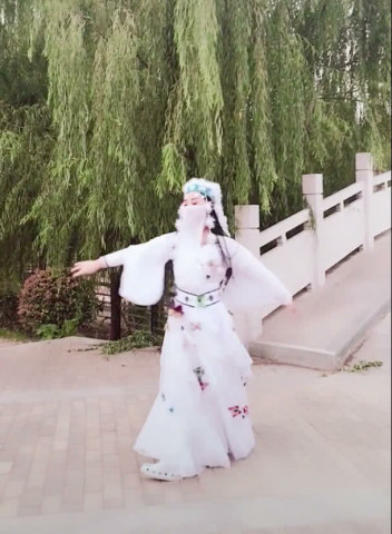 香妃重生现抖音,服务器瘫痪了,网友:希望这瞬