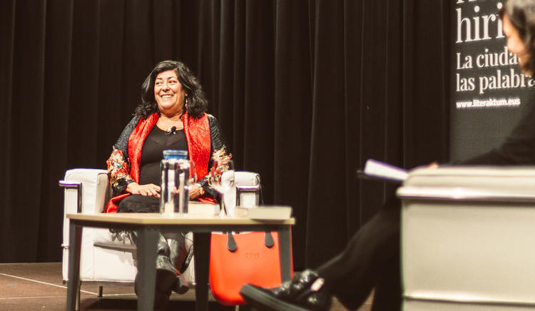 回溯弗朗哥时期历史细节,这位西班牙女作家认