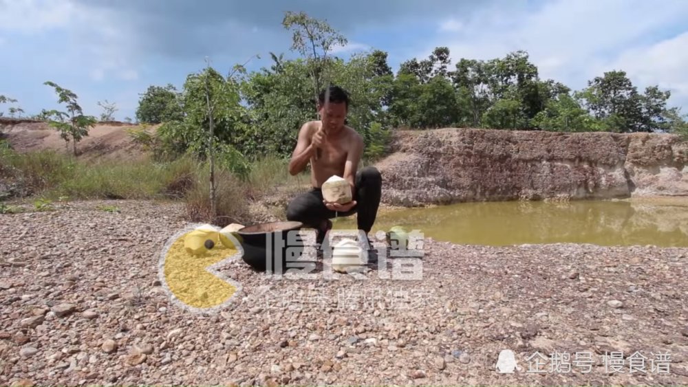 泰国的虾蟹多得名不虚传,游泳都能捡到帝王蟹