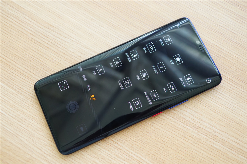 华为Mate 20 Pro上手:徕卡三摄玩法多 这价格很