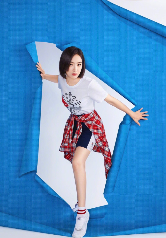 24岁崔雪莉首谈退出fx女团 宋茜队长发文感叹 网友心疼茜妞