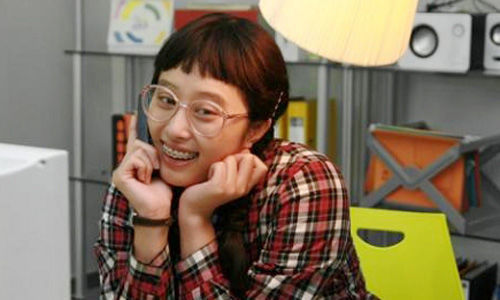 《丑女无敌》已过去10年,配角相继走红,她却年纪轻轻去世!