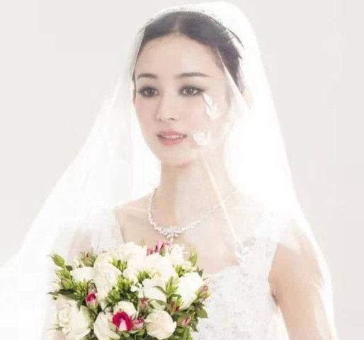 网友爆赵丽颖婚纱照,照片中天没快乐,网友真是