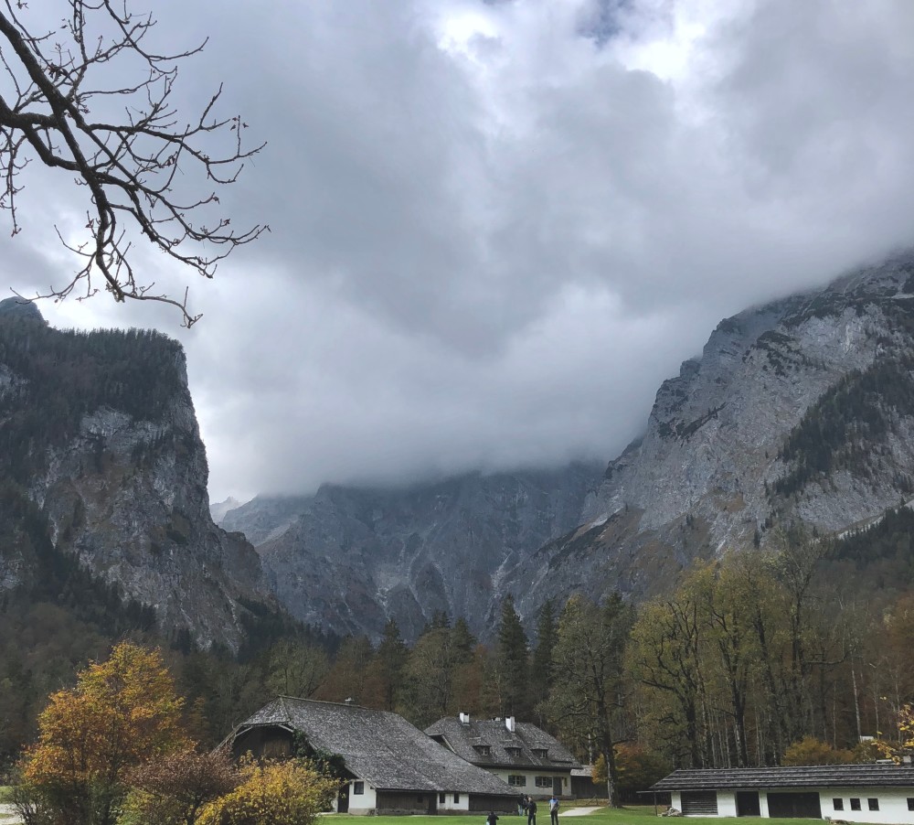 吕一孙坚一起前往维也纳,疑为参加唐嫣罗晋婚礼