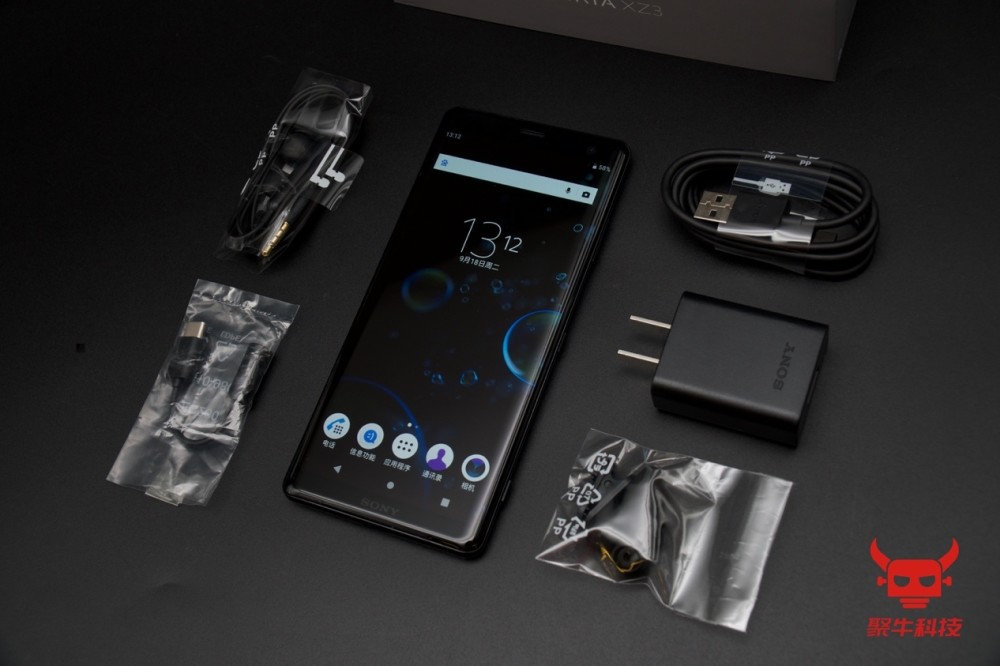 索尼上一代的旗舰机xperia xz2 premium可谓是给众多科技爱好者留下了