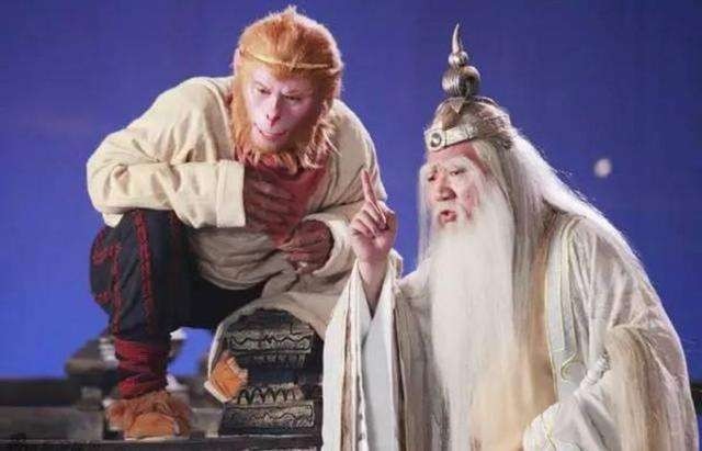 孙悟空被压五行山,两个牧童去看他,一个凡人,另