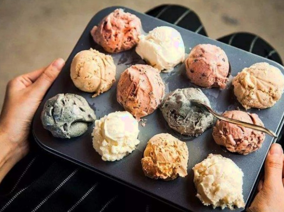 国外兴起冰淇淋自助餐,35元一个人,冬天来了我也要去吃