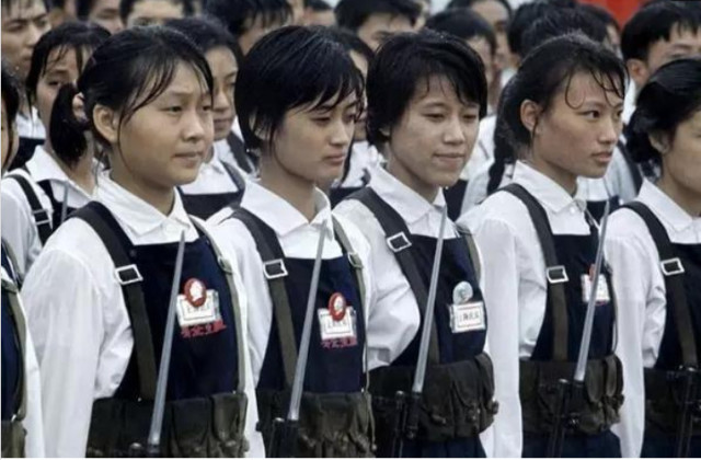 拍摄于45年前的上个世纪老照片,生活虽然简单但是看起来很乐观