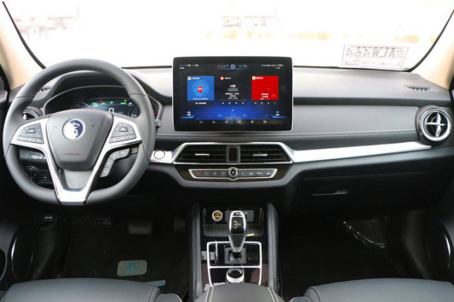 外观内饰设计以及动力总成,从内而外全部升级,从而被称为"全新一代宋