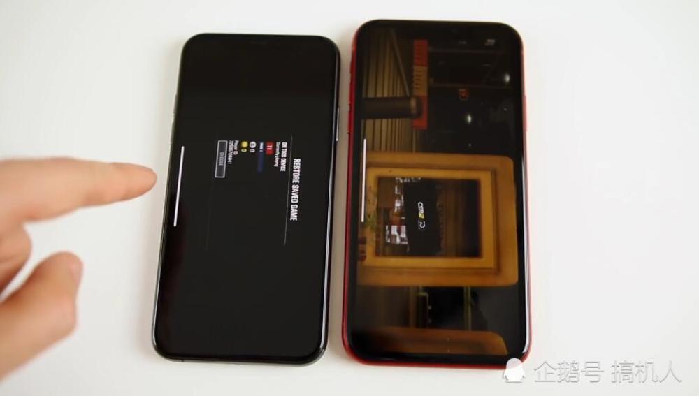 老外拿iPhoneXR挑战XS:价格差2200元 性能差