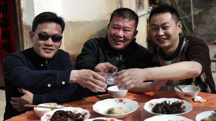 陈跃文,1996年去上海打工至今,他随妻子将家安在了江西省上饶市,他