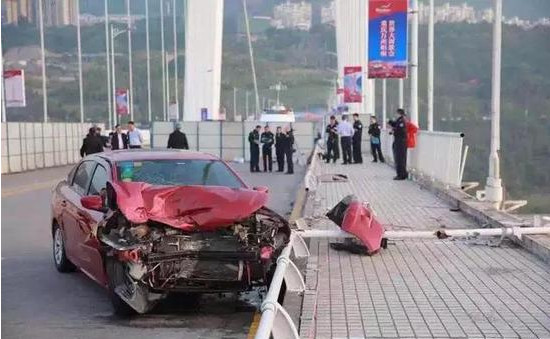 大家 遭遇大巴安全意外乘客该如何应对