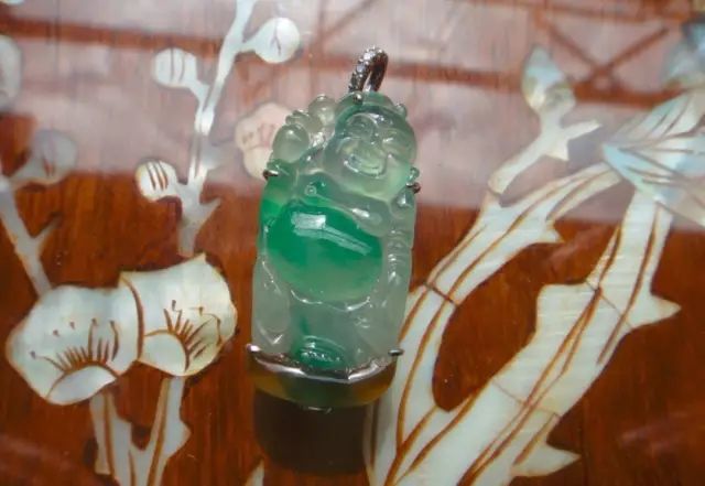 婆婆给儿媳一只30年前买的三色玉镯 如今知道价值反悔了 腾讯新闻