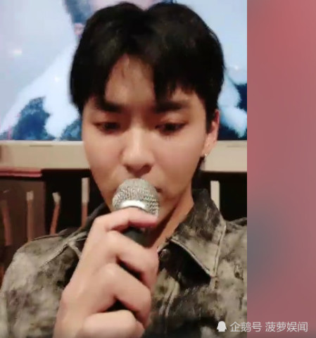 吴亦凡素颜直播,意外暴露脸部这一缺陷,就连