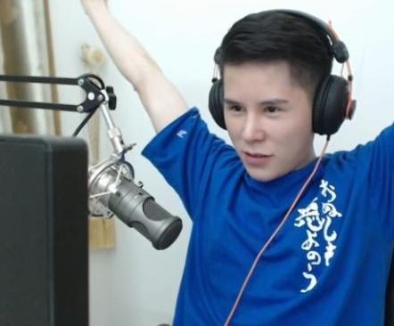 主播毒纪整容,资深网友称不是微整堪比换头,有人调侃还不如不整