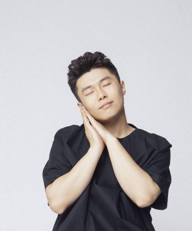 继于谦之后,德云社周九郎爱上烫头,为了烫头自己生日聚会都没来