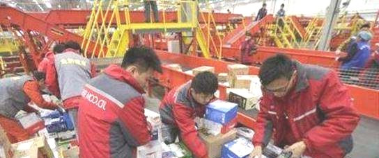 看看京东快递员的待遇,再看顺丰快递快递