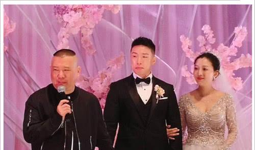 德云社创始人之一李菁现身烧饼的婚礼现场,网友直呼:不请自来?