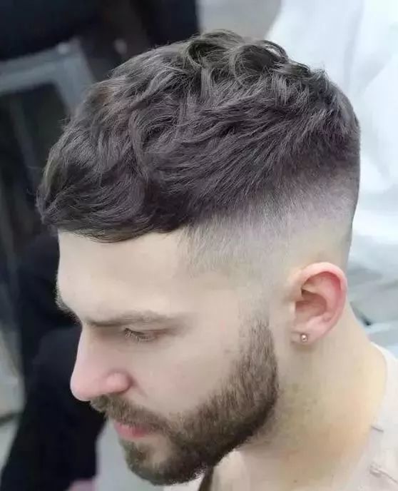 1,头发顶部短发微量卷