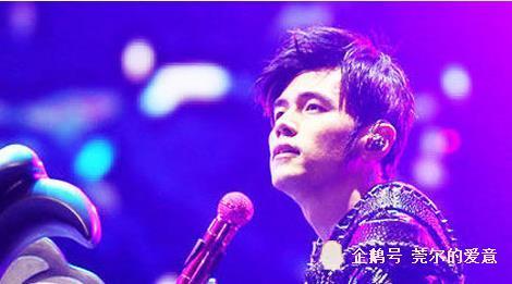 演唱会遇到下雨的情况:周杰伦换下雨的歌,