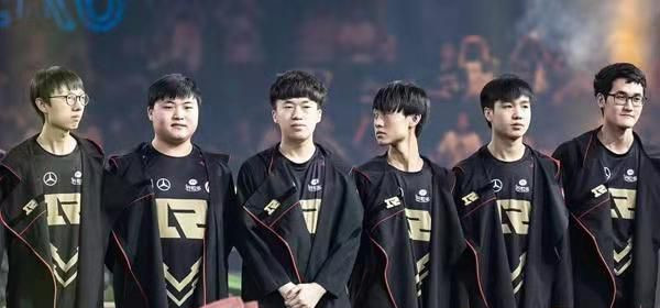 网曝RNG战队S9人员名单,UZI稳站C位,他却要